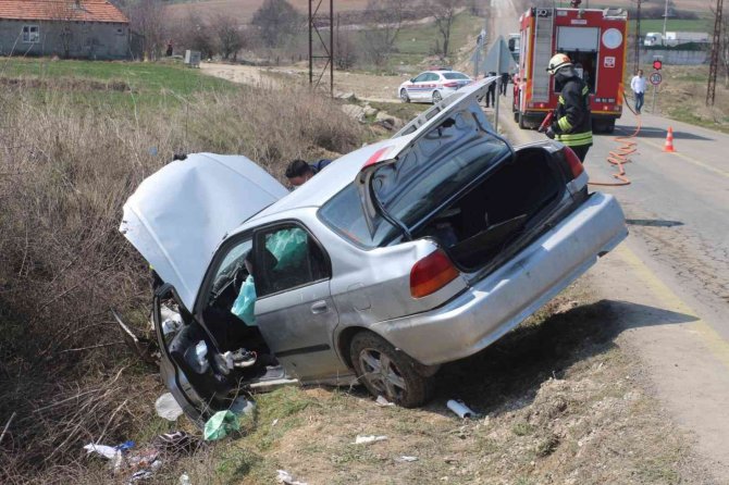 Hurdaya Dönen Otomobildeki 1’i Bebek 5 Kişi Yaralandı