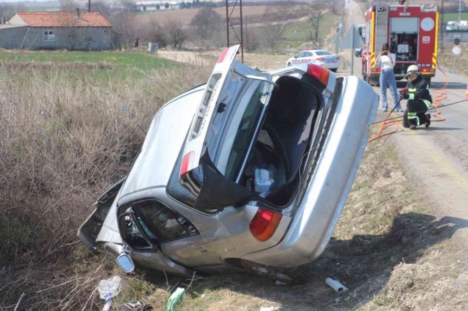 Hurdaya Dönen Otomobildeki 1’i Bebek 5 Kişi Yaralandı