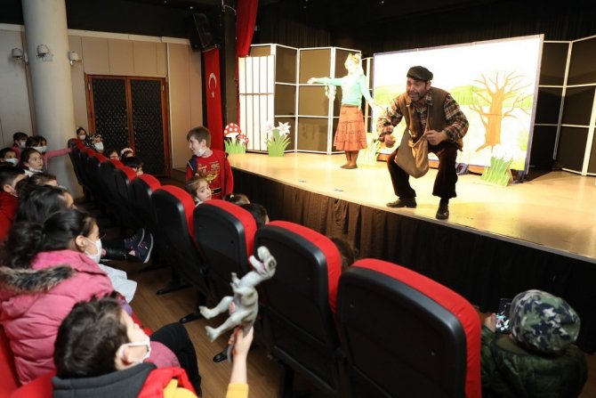 İ̇lkadım’dan ‘Dünya Tiyatrolar Günü’nde Çifte Gösteri