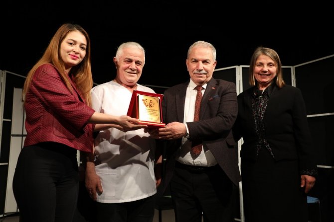 İ̇lkadım’dan ‘Dünya Tiyatrolar Günü’nde Çifte Gösteri