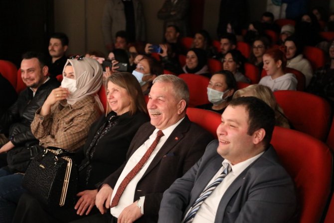 İ̇lkadım’dan ‘Dünya Tiyatrolar Günü’nde Çifte Gösteri