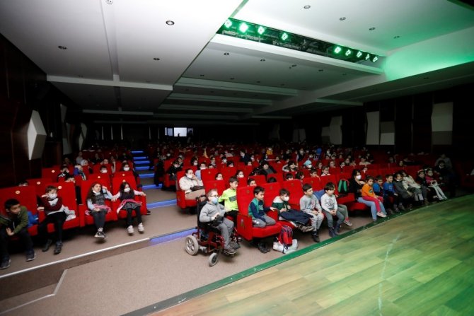 İ̇negöl’de Tiyatro Festivali Sona Erdi