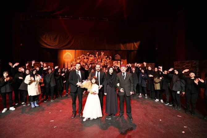 Pursaklar Belediyesi Oyuncularından Pursaklar’a Yakışır Tiyatro Gösterisi