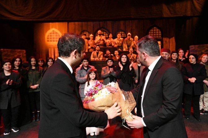 Pursaklar Belediyesi Oyuncularından Pursaklar’a Yakışır Tiyatro Gösterisi