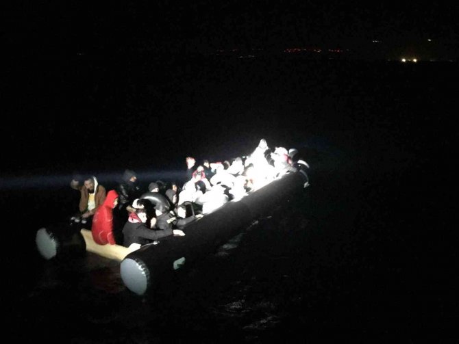İ̇zmir Açıklarında 76 Göçmen Kurtarıldı