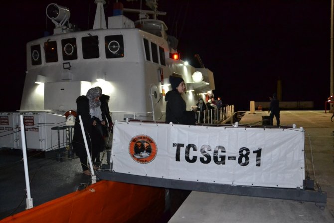 İ̇zmir Açıklarında 76 Göçmen Kurtarıldı