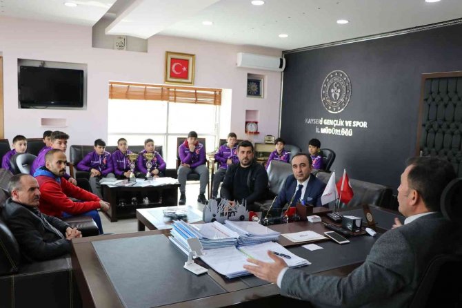 Ali İ̇hsan Kabakcı Şampiyonları Ağırladı
