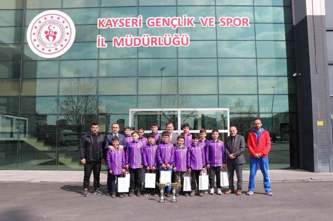Ali İ̇hsan Kabakcı Şampiyonları Ağırladı