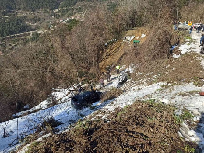 Cip Uçuruma Yuvarlandı: Şehit Annesi Ve Babası Yaralandı
