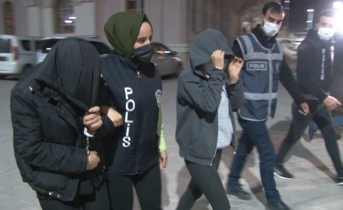 Gece Duvarı Delip Soygun Yaptı, Gündüz Karısı Altınları Kuyumcuda Sattı