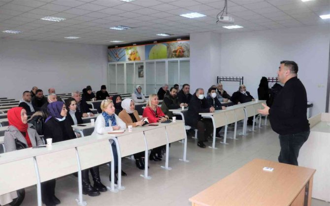 Çiftçiler, Tıbbi Ve Aromatik Bitkilerin İşlendiği Tesisleri Gezdi