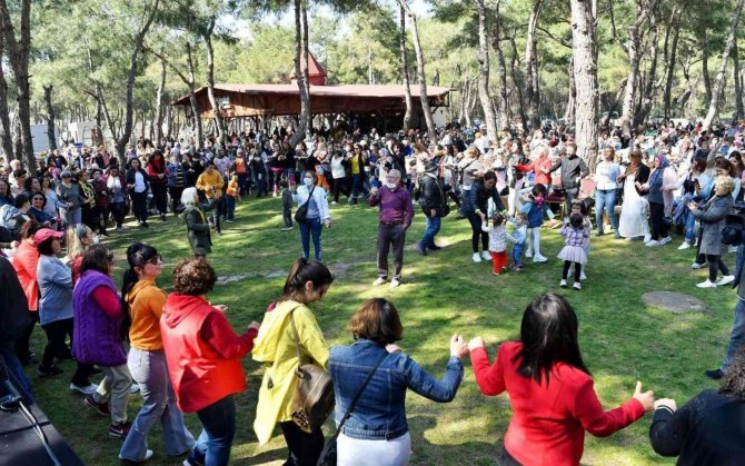 Antalyalılar Hayatpark’ta Bahara ‘Merhaba’ Dedi