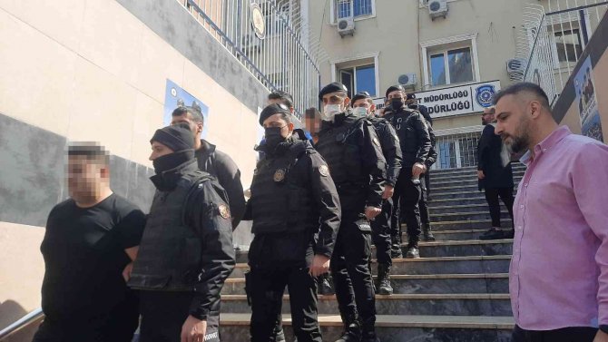 Küçükçekmece’de 4 Kişinin Öldüğü Çatışmada Gözaltına Alınanlar Adliyeye Sevk Edildi