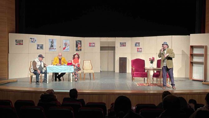 Usta Oyuncular Düzce’de Sahne Aldı