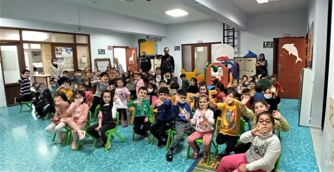 Kütahya’da Anaokulunda Kozalak Boyama Etkinliği