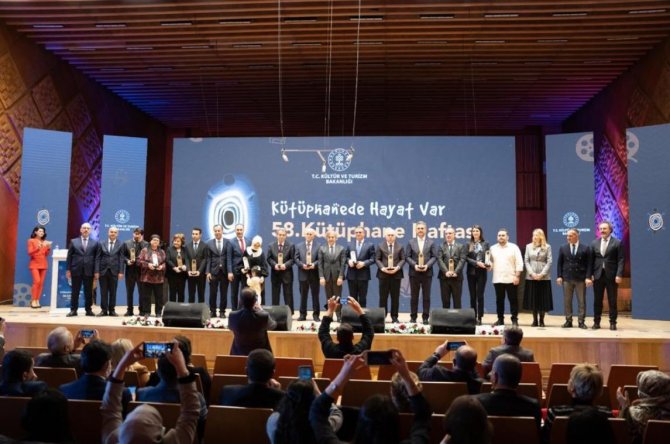 58. Kütüphane Haftası Ödülleri’nde Şehit Aybüke Yalçın’ın Annesine Ödül