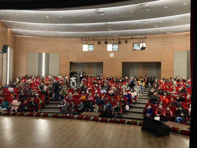 Melikgazi’de Çocukların Sinema Keyfi Devam Ediyor