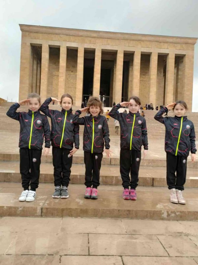 Minik Cimnastikçilerden Büyük Başarı