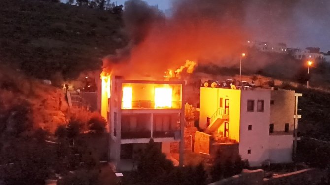 Bodrum’da Yangında Ev Alev Topuna Döndü