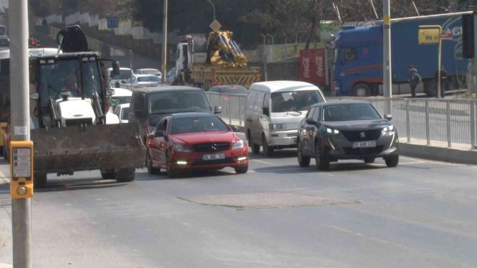 Ataşehir’de Feci Kaza: Otomobilin Çarptığı Genç Kadın Hayatını Kaybetti