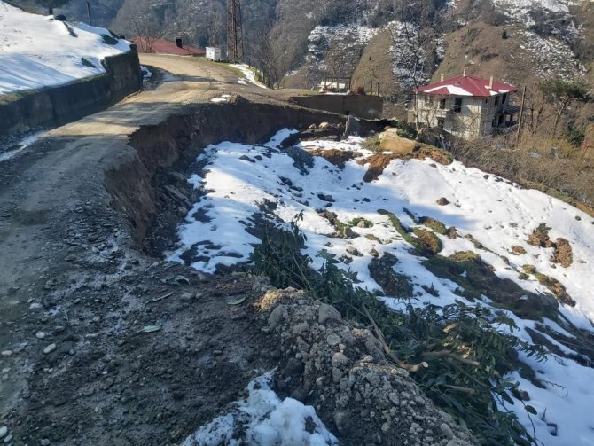 Ordu’da Eriyen Kar Heyelanlara Sebep Oldu
