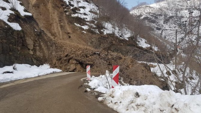 Ordu’da Eriyen Kar Heyelanlara Sebep Oldu