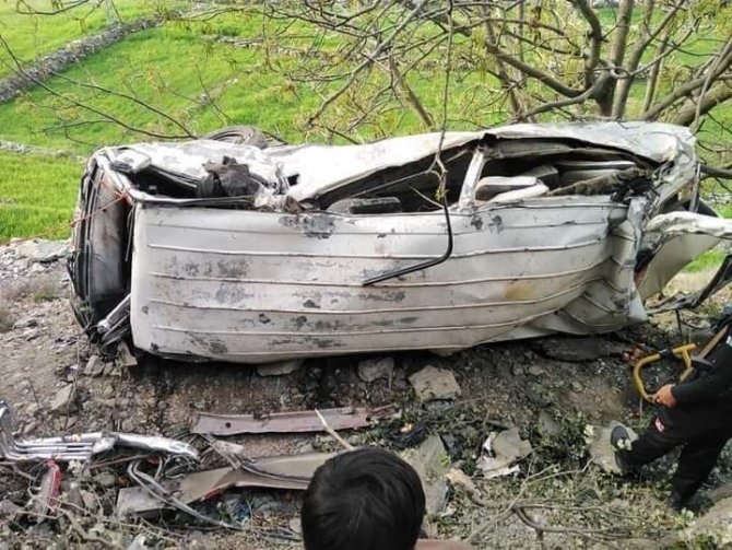 Pakistan’da Yolcu Minibüsü Devrildi: 10 Ölü