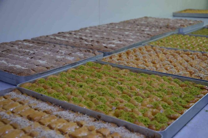 Prof. Dr. Tarakçı: “Glikoz Şurubu Tatlılarda Kullanılmamalı”