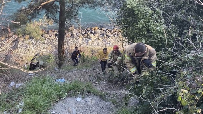 İ̇stanbul Boğazı’nda Hareketli Anlar: Hipotermi Geçiren Genci Kurtarmak İçin Zamanla Yarıştılar