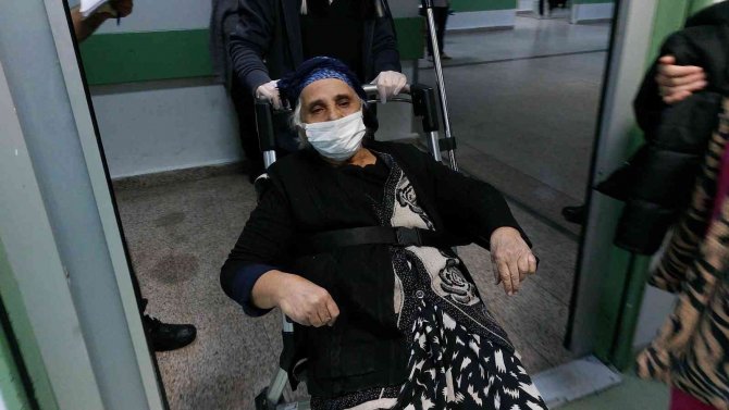 Annesini Hastanede Darp Etti