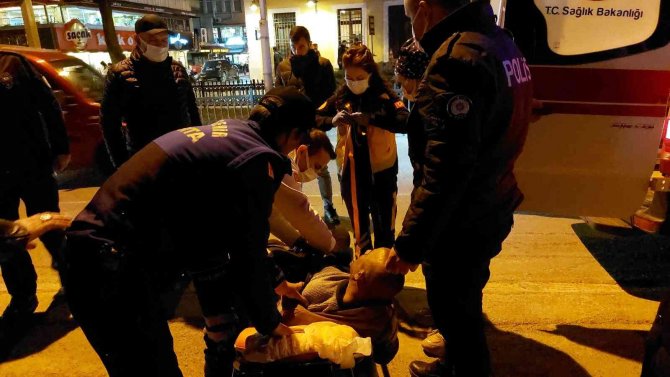 Alkollü Şahıs Kendini Araçların Önüne Attı