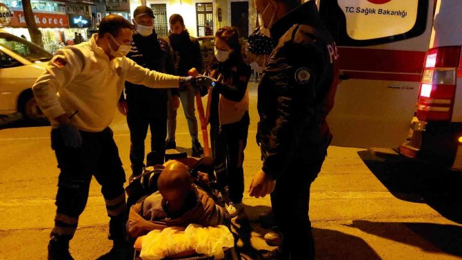 Alkollü Şahıs Kendini Araçların Önüne Attı