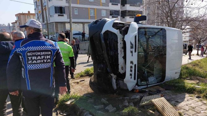 Öğrenci Servisi İle Cip Çarpıştı: 9’u Öğrenci 15 Yaralı