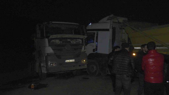 Şile Yolunda Hafriyat Kamyonu Bariyerleri Kırıp Karşı Şeride Geçti: 2 Hafif Yaralı