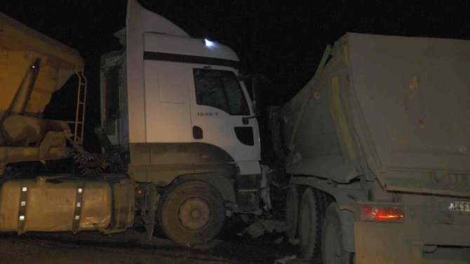 Şile Yolunda Hafriyat Kamyonu Bariyerleri Kırıp Karşı Şeride Geçti: 2 Hafif Yaralı