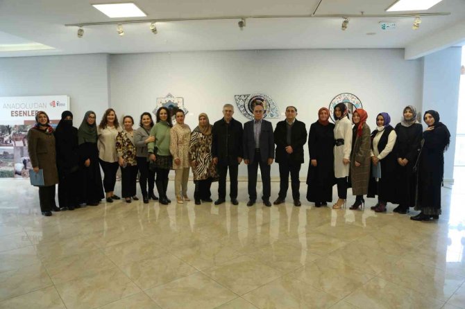 Sırdan Yansımalar Çini Sergisi Kapılarını Açtı