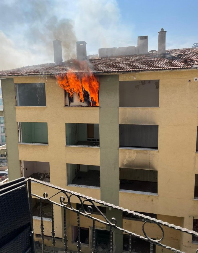 Şişli’deki Bu Binada Her Hafta Yangın Çıkıyor, Mahalleli İsyanda