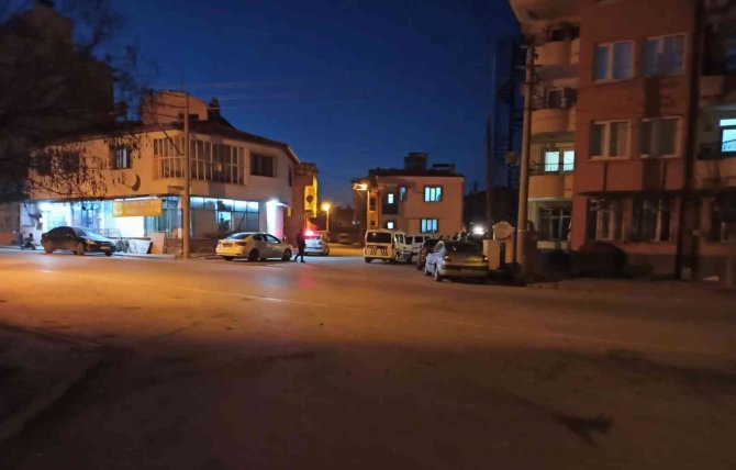 Tarihi Eser Kaçakçılarının Kaçarken Etrafa Saçtığı Altınları Polis Bakın Nasıl Topladı