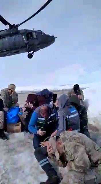 Ekipler Helikopterle Bölgeye Ulaşarak Elektrik Arızasını Giderdi