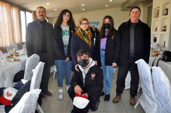 Yüksekovalı 40 Öğrenci, İ̇stanbul Ve Çanakkale Gezisine Uğurlandı