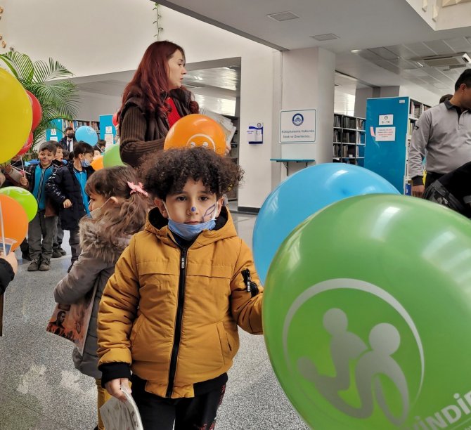 Geleceğin Üniversite Öğrencileri Çakü Kütüphanesini İnceledi