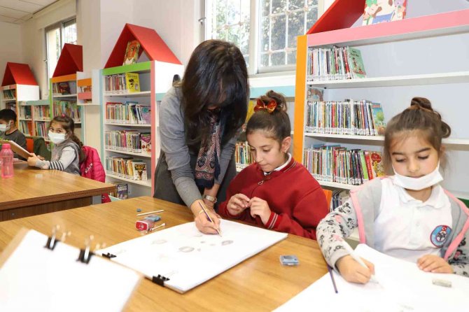 Alanya’da Miniklere Resim Kursu Verildi