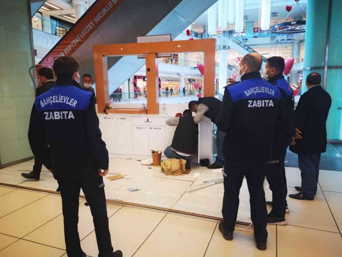 Başkan Bahadır’dan Avm’deki ‘Kaçak Standa’ Müdahale