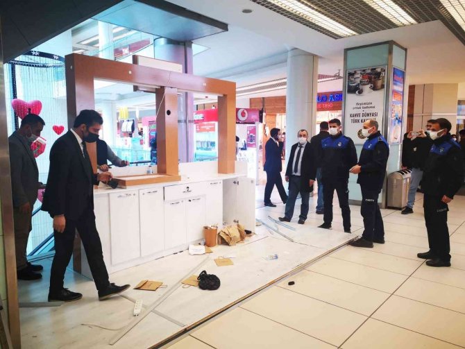 Başkan Bahadır’dan Avm’deki ‘Kaçak Standa’ Müdahale