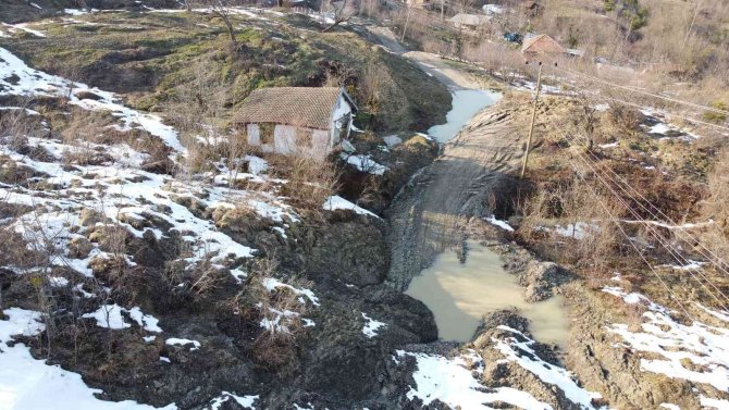Bartın’da 16’sı Büyük 39 Heyelan Meydana Geldi