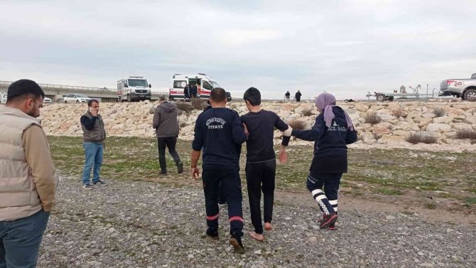 Batman Çayında Mahsur Kalan 2 Kişi Boğulmaktan Son Anda Kurtarıldı