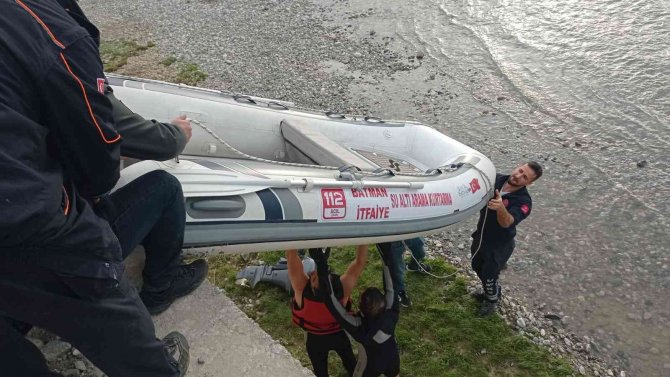 Batman Çayında Mahsur Kalan 2 Kişi Boğulmaktan Son Anda Kurtarıldı