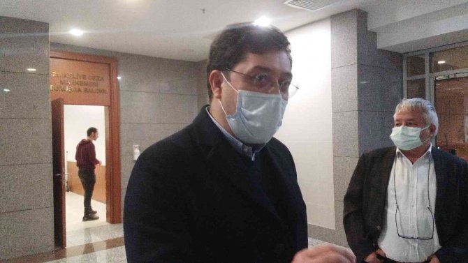Murat Hazinedar Hakimi Reddederek Salonu Terk Etti