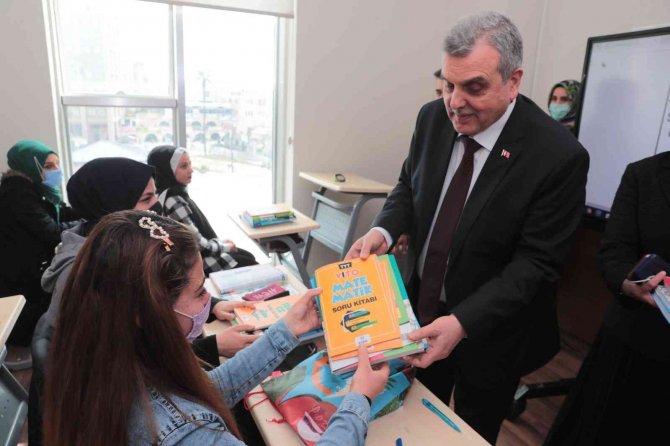 Beyazgül Genç Öğrencilerle Bir Araya Geldi