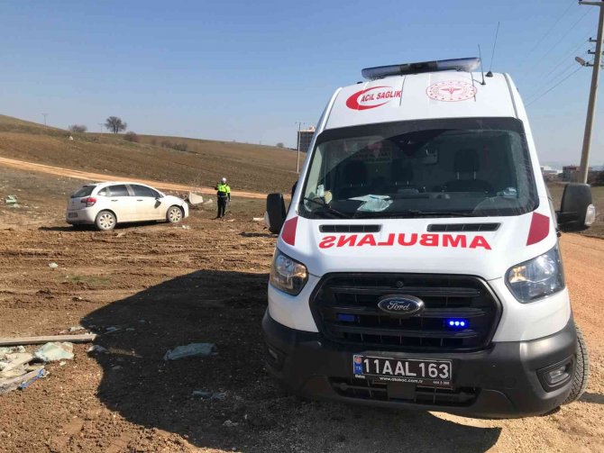 Bilecik’te Anne Ve Oğlu Kazada Yaralandı